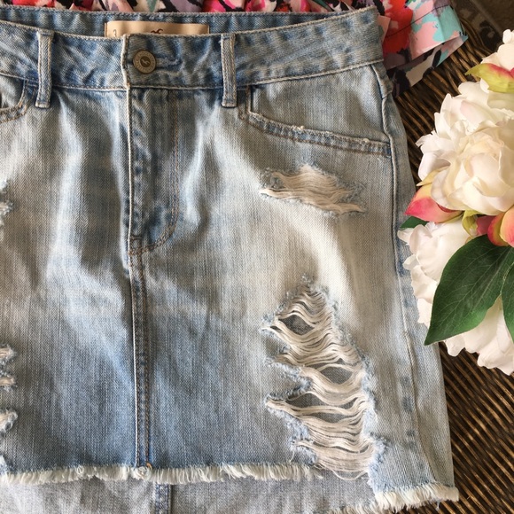 🍃🌸Gorgeous High-Rise Distressed Mini Skirt👖🌸🍃 - Picture 2 of 5